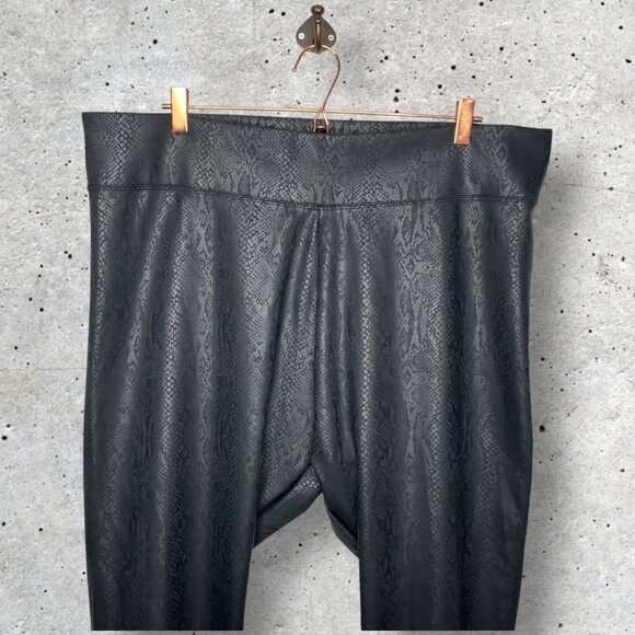 Lane Bryant Size E/F Black Shiny Snakeskin Pattern Wide Waistband Leggings Plus - Picture 3 of 6